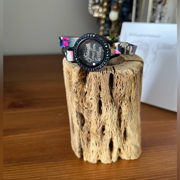 Origami Owl Floral Leather Wrap Bracelet - Picture 3 of 4